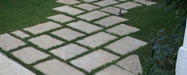 Dalles Sermipierre en pas japonais